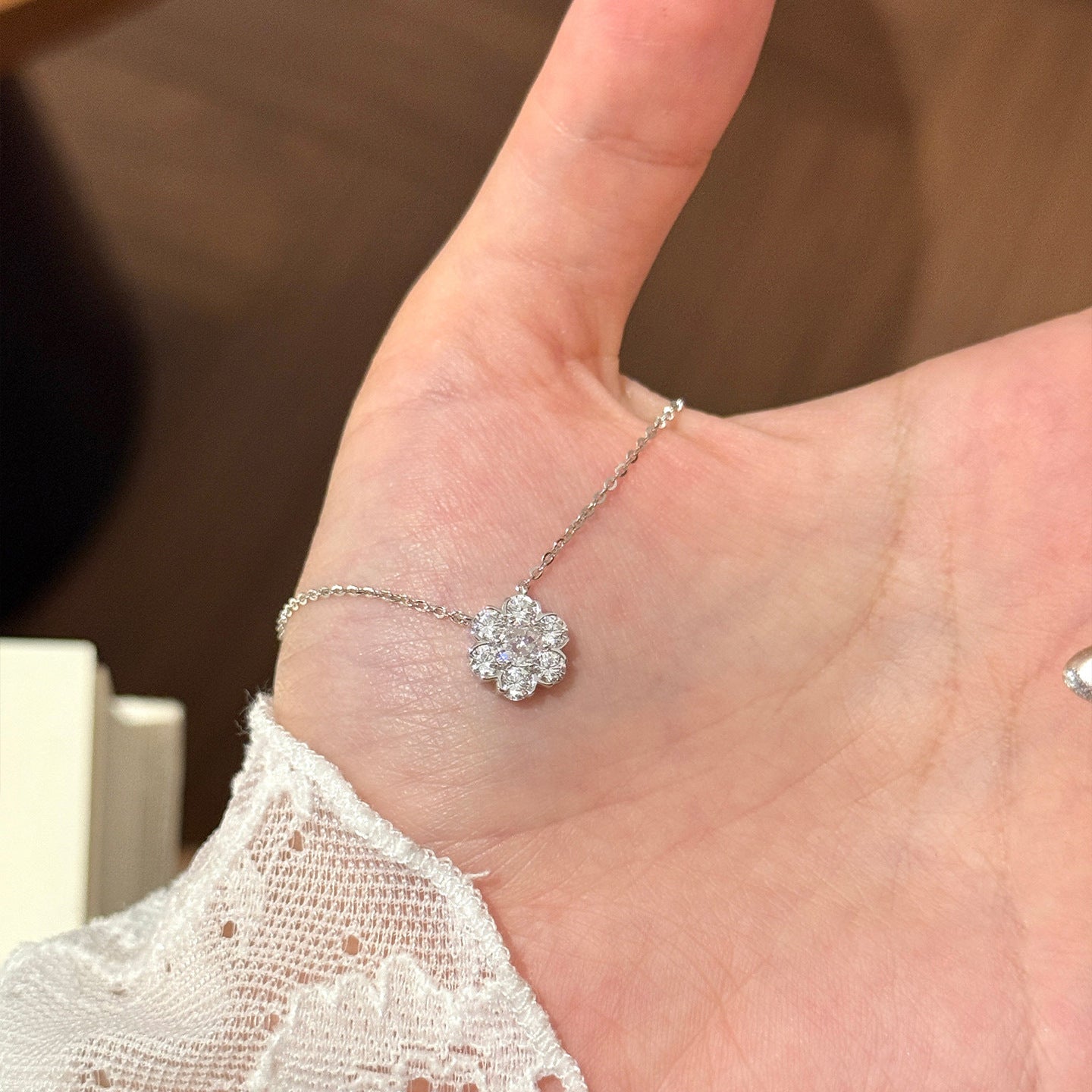 E廠【XDQ0945N】S925純銀精緻小眾閃鑽花朵項鍊女輕奢高級感滿鑽吊墜鎖骨鏈潮
 26.08-1