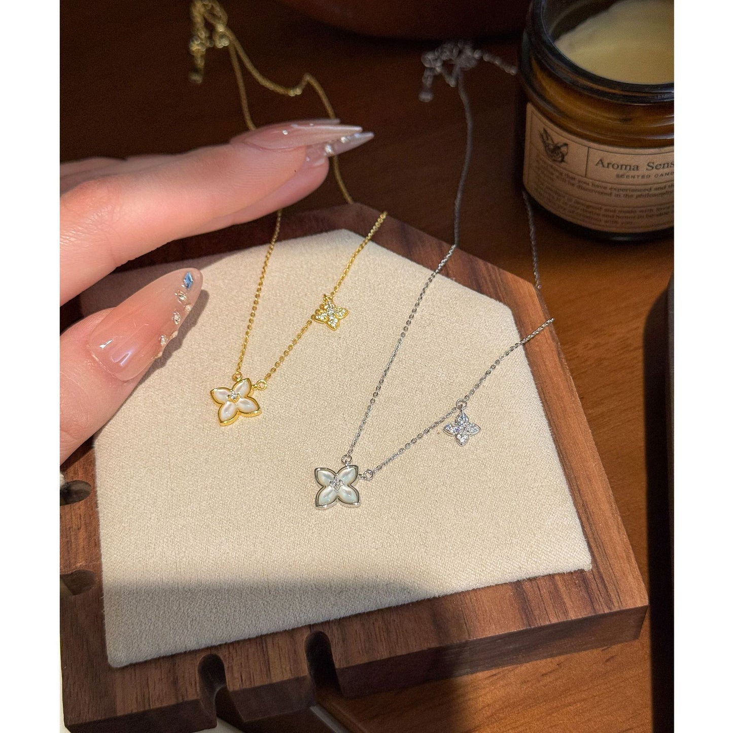 E廠【XDQ0120N】S925純銀精緻貝殼四葉草項鍊女復古輕奢花朵高級感鎖骨鏈
 26.03-1