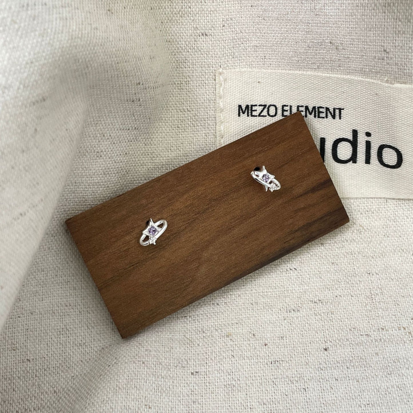 F廠【XDQ11287E】S999純銀小眾精緻四芒星耳環女個性簡約鋯石星芒時尚百搭耳飾
 25.11-2