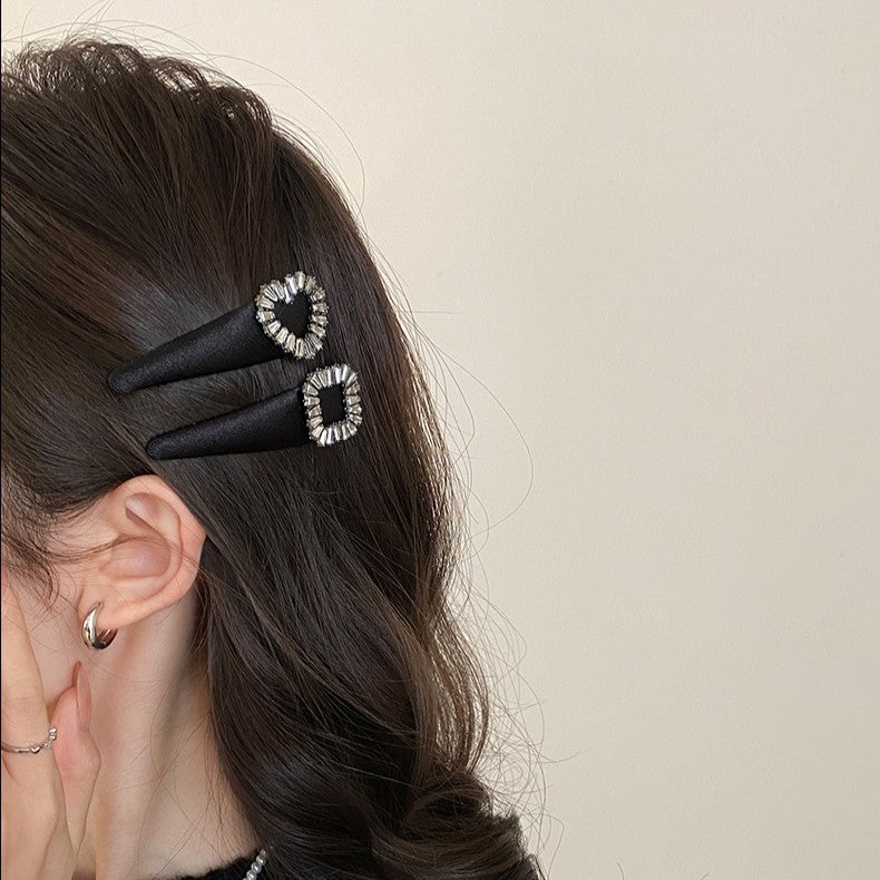 C廠【Y962】赫本愛心閃鑽髮夾女2025新款前額瀏海側邊碎髮bb夾百搭頭飾
 25.12-4「C廠-單筆結帳需滿，NT$500出貨(不含運費)」