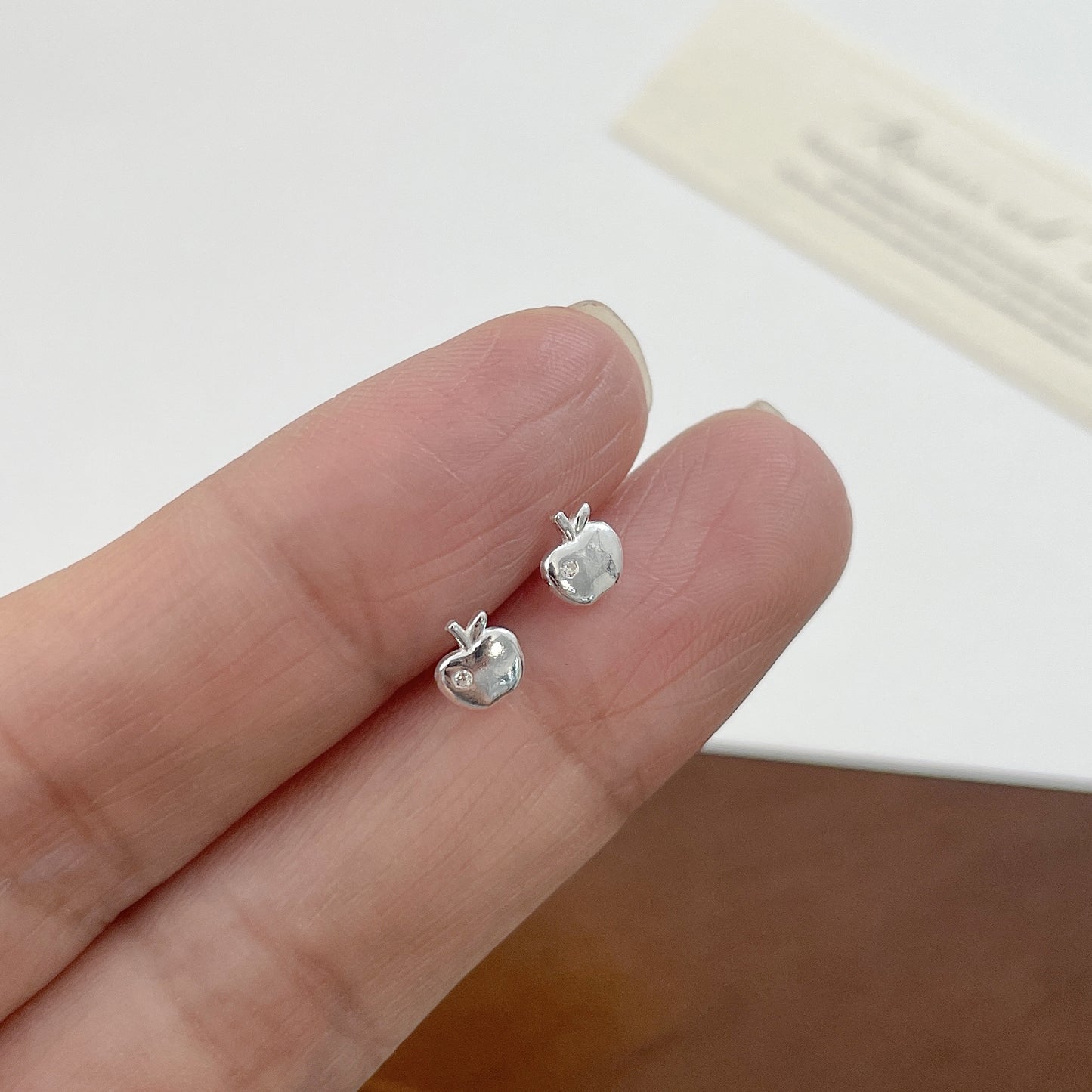 F廠【XDQ11130E】小眾簡約感S999純銀迷你蘋果耳環女簡約創意設計養耳洞耳飾品
 25.11-2