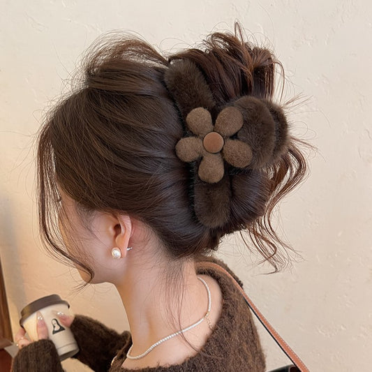C廠【P52】秋冬棕色花朵毛絨抓夾女後腦勺髮夾高級感盤髮鯊魚夾2025新款髮飾
 25.12-2「C廠-單筆結帳需滿，NT$500出貨(不含運費)」