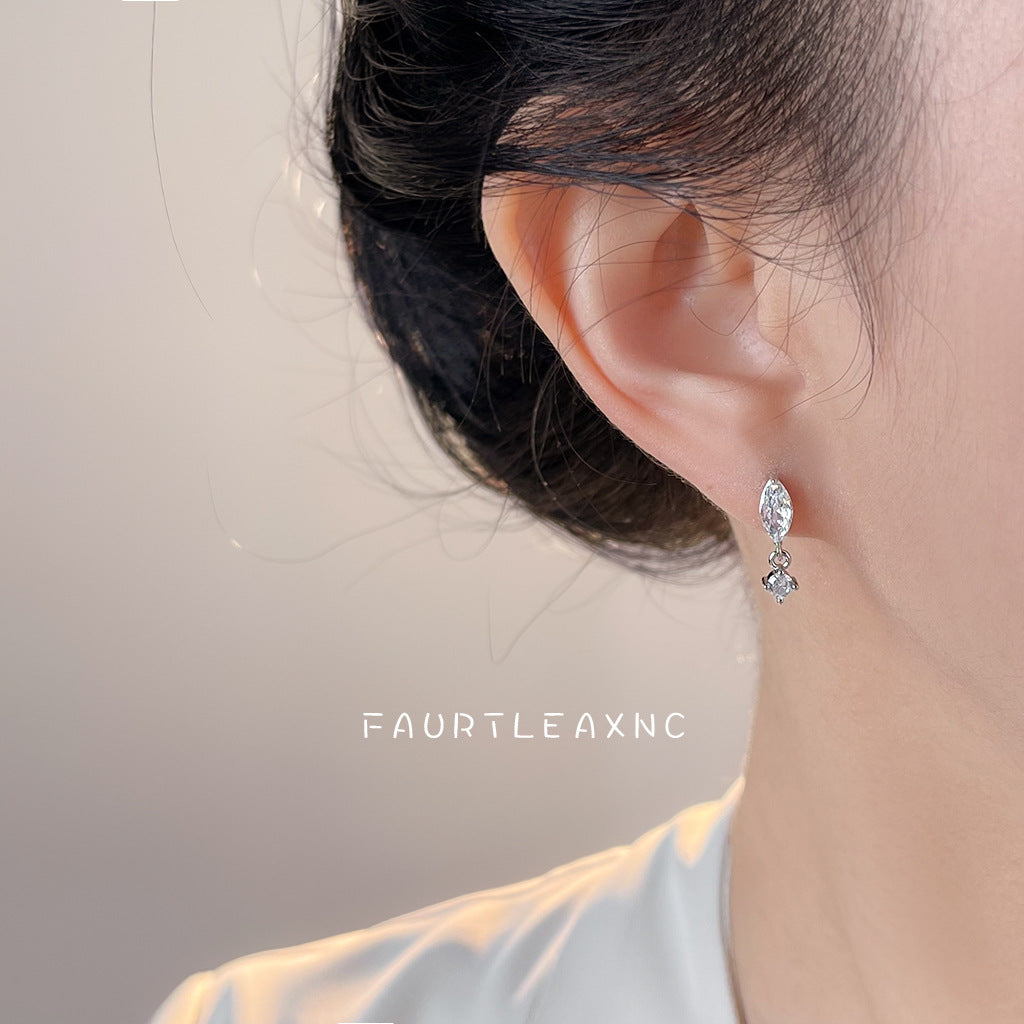 C廠【7063】時尚高級感925銀針鑲嵌鋯石馬眼形狀簡約通勤水滴新款耳飾女
 25.11-2