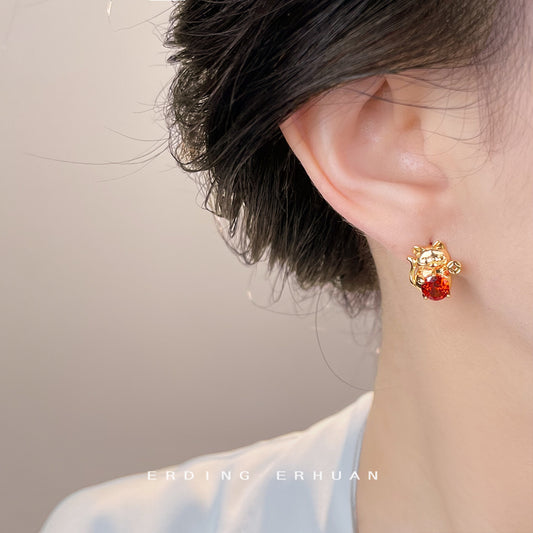 C廠【6990】原創招財貓！ 925銀針鑲嵌鋯石個性小眾設計趣味貓咪耳環
 25.10-5