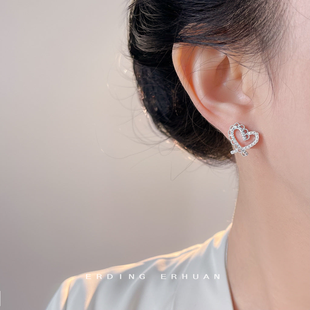 C廠【7067】微鑲鋯石925銀針蕾絲鏤空愛心銀色 氣質簡約甜美新款耳飾
 25.11-2