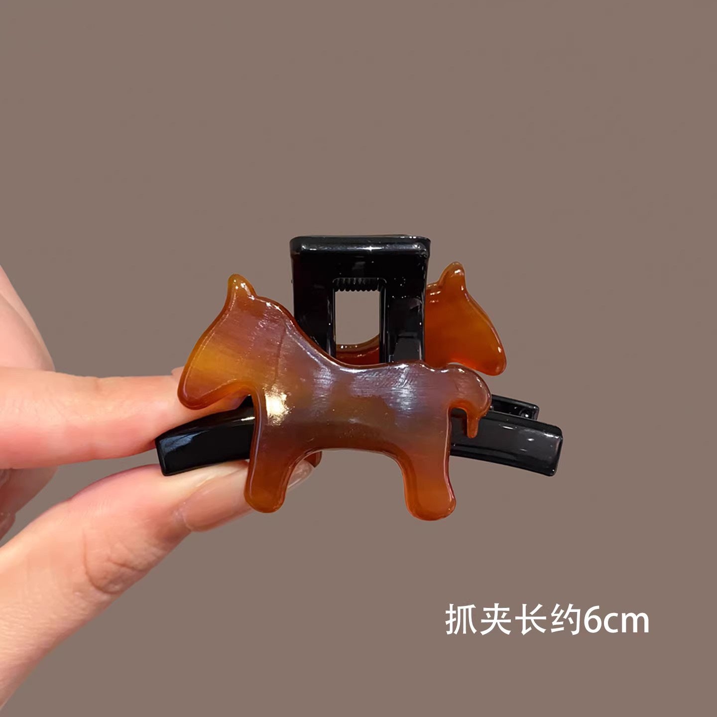 C廠【X57】韓系質感琥珀色醋酸小馬髮夾精緻半紮髮抓夾2026新款小號鯊魚夾女
 26.04-1「C廠-單筆結帳需滿，NT$500出貨(不含運費)」