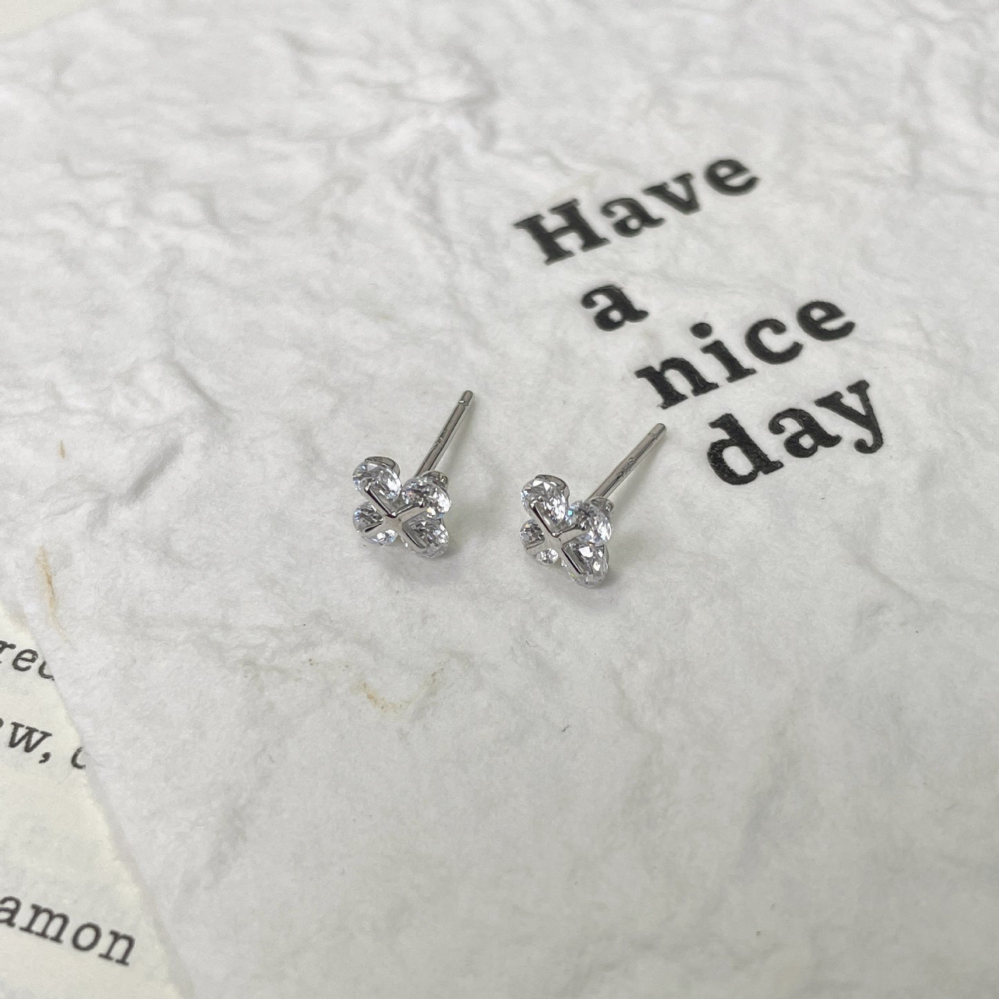 F廠【XDQ10625E】S925純銀簡約小眾四葉草耳環女時尚設計感閃鑽百搭基本款耳飾
 25.11-1