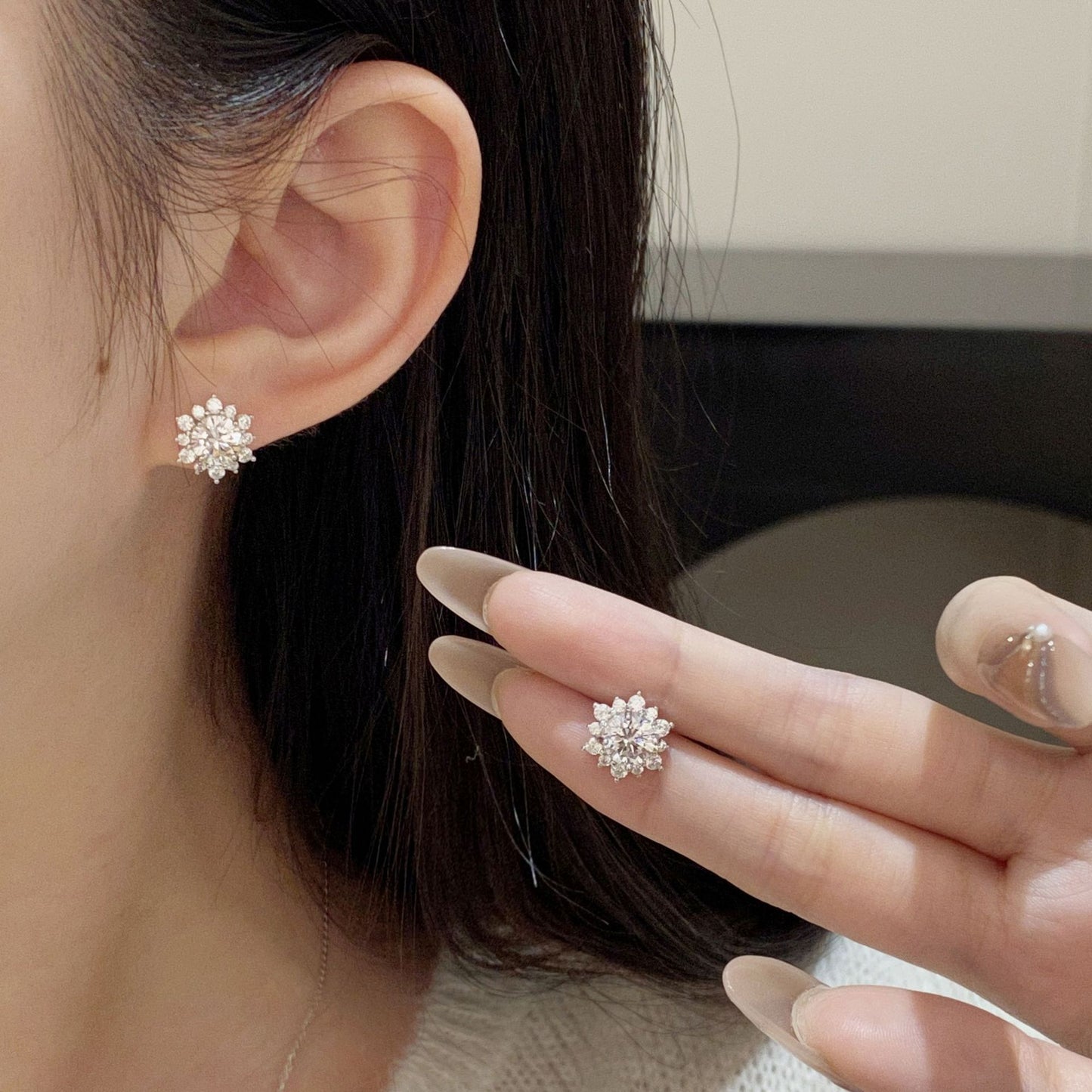 F廠【XDQ10410E】小眾設計S925純銀超閃雪花耳環女ins風太陽花秋冬高級感耳飾
 25.11-1