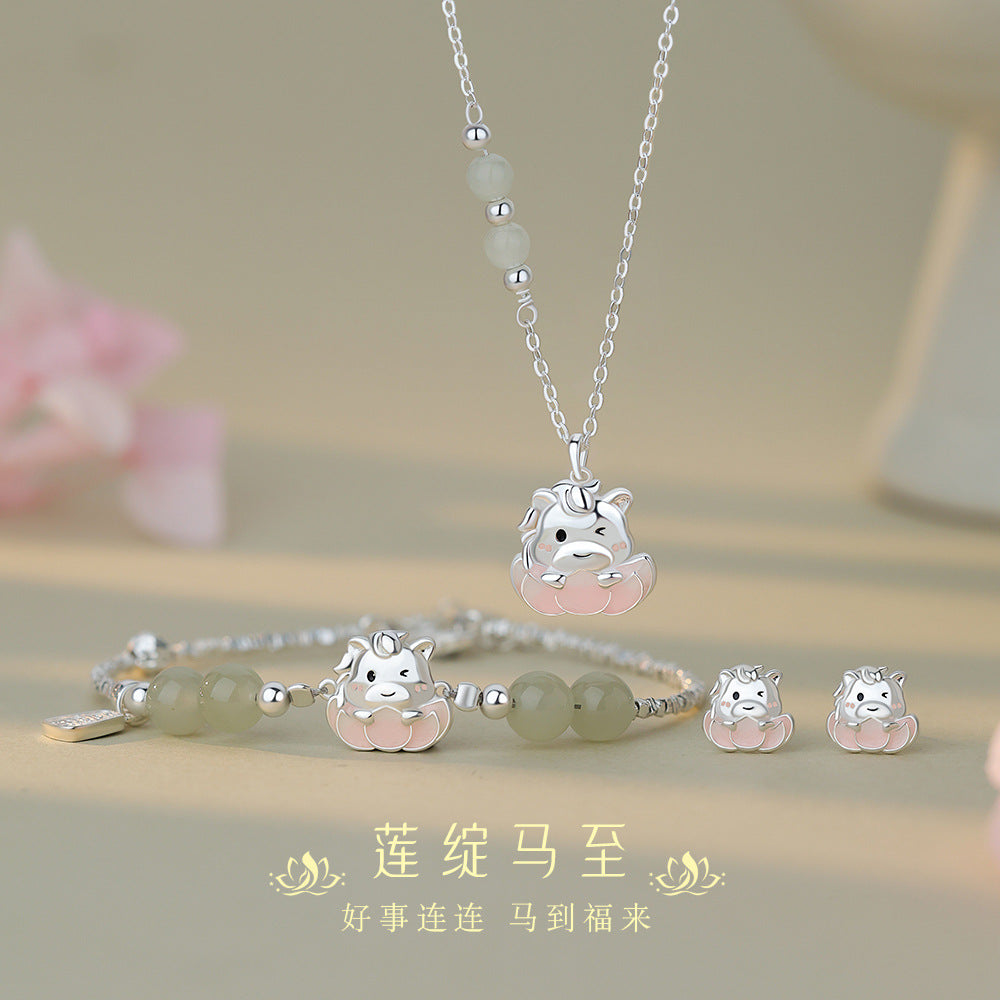 D廠【YC2484N】原創足銀S999好事蓮蓮小馬耳環與田玉手鍊清新耳環小眾首飾
 26.01-1