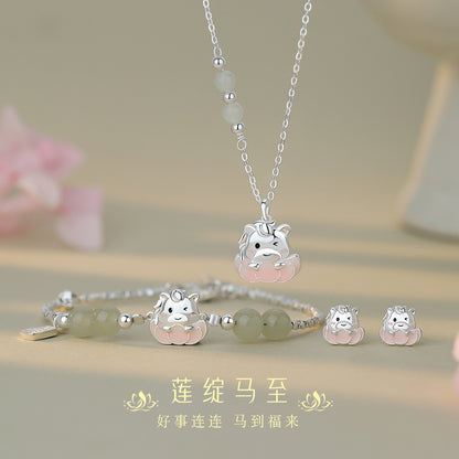 D廠【YC2484N】原創足銀S999好事蓮蓮小馬耳環與田玉手鍊清新耳環小眾首飾
 26.01-1