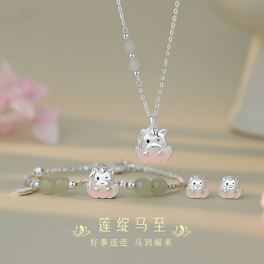 D廠【YC2484N】原創足銀S999好事蓮蓮小馬耳環與田玉手鍊清新耳環小眾首飾
 26.01-1