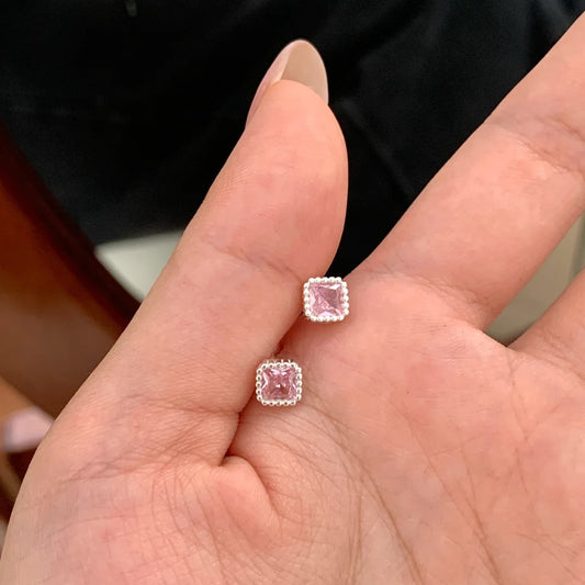 E廠【XDQ10571E】S999純銀精緻甜美粉色方鑽耳環女簡約方形鋯石百搭螺絲轉耳飾
 26.01-4