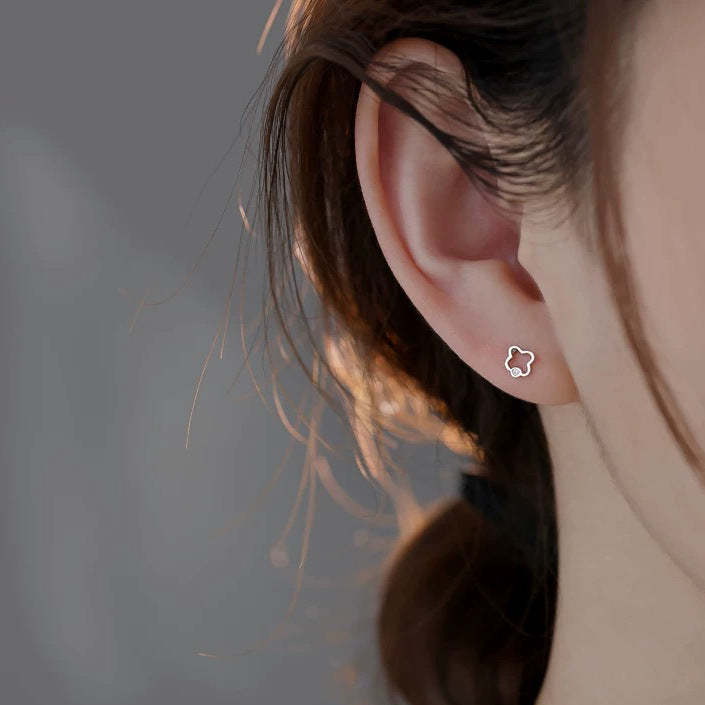 E廠【XDQ11651E】S999純銀小眾設計四葉草耳環女簡約氣質鏤空花朵日常百搭耳飾
 26.03-2