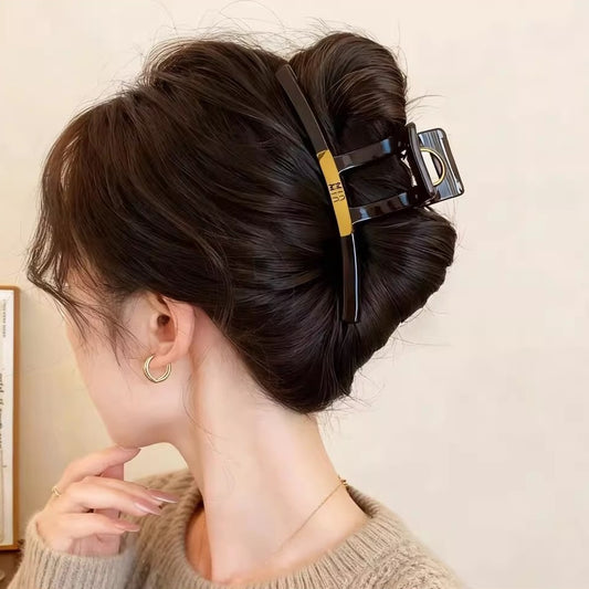 C廠【Y1102】輕奢高級感金屬字母髮夾女大號髮量多盤髮抓夾氣質鯊魚夾子髮飾
 26.02-1