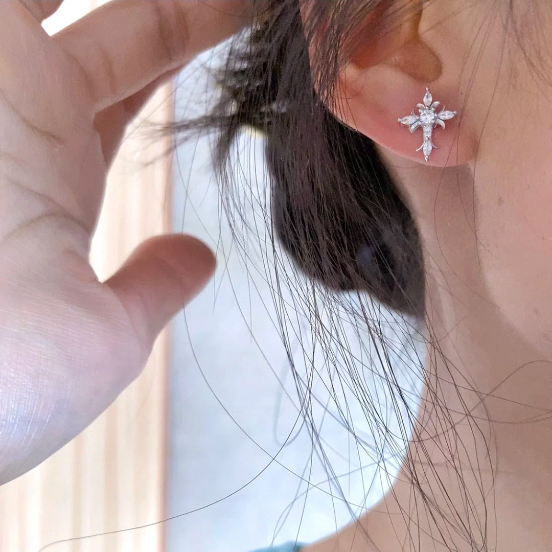 E廠【XDQ11235E】S925純銀甜酷風滿鑽鳶尾花十字架耳環女小眾簡約鑲鋯石耳飾品
 25.12-1