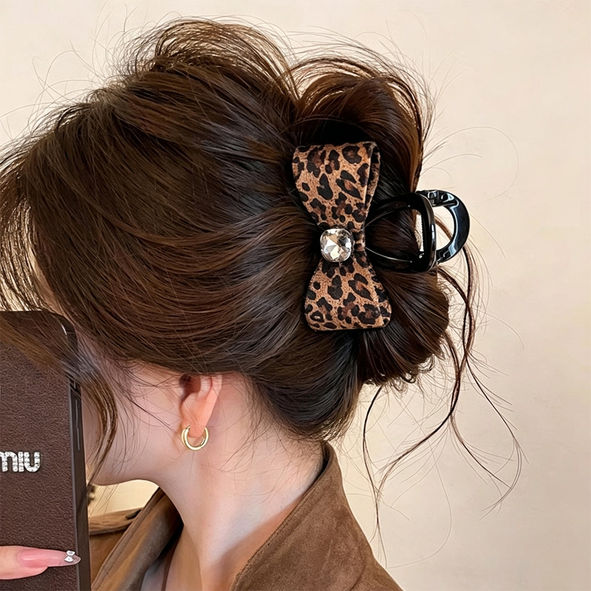 C廠【X970】閃鑽豹紋蝴蝶結抓夾鯊魚夾
 26.10-1「C廠-單筆結帳需滿，NT$500出貨(不含運費)」
