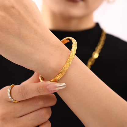 B廠【Z017】高版小香菱格卡扣手鐲PVD電鍍18K真金個性歐美風 25.01-1