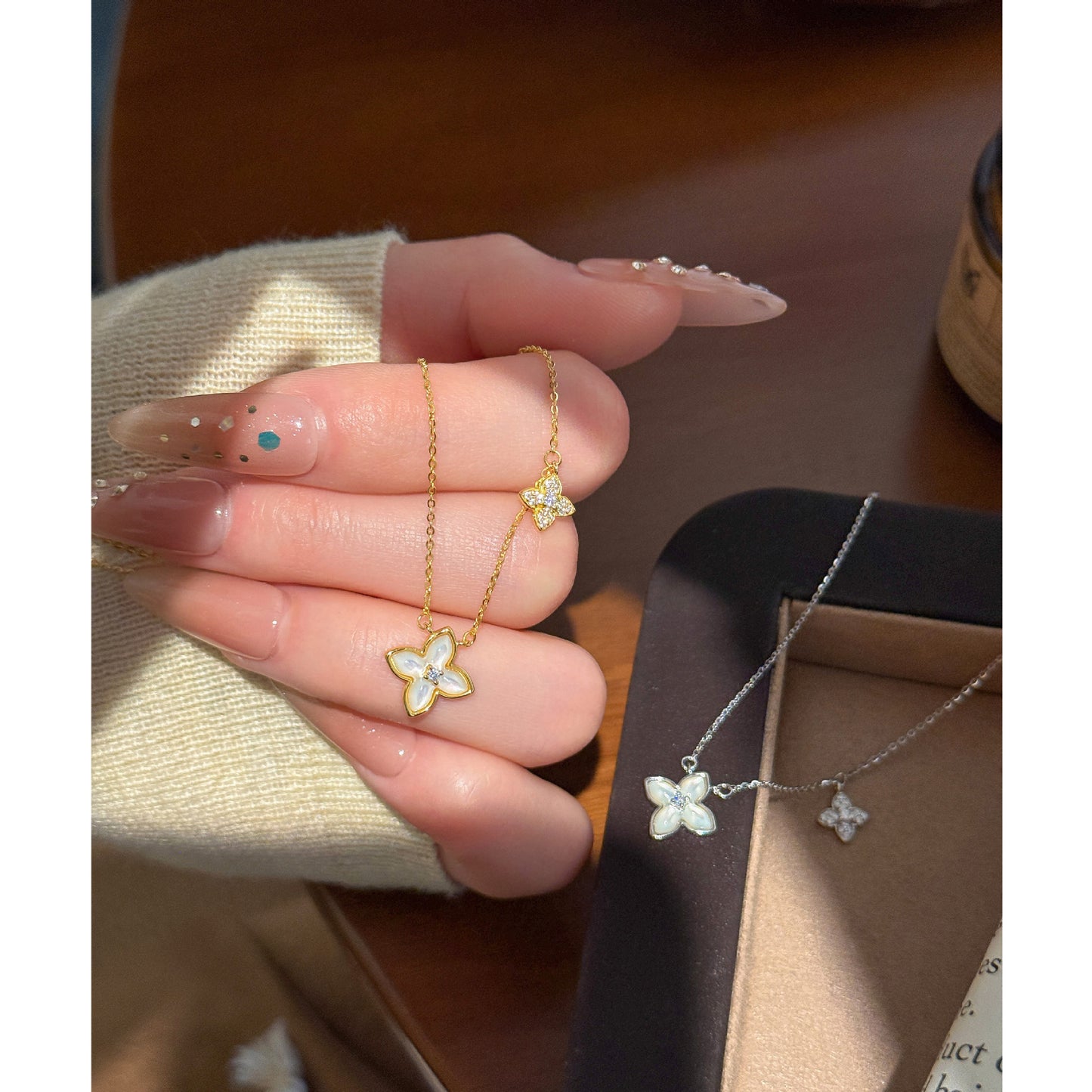 E廠【XDQ0120N】S925純銀精緻貝殼四葉草項鍊女復古輕奢花朵高級感鎖骨鏈
 26.03-1