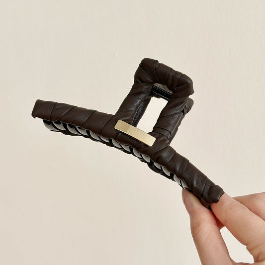 C廠【Y957】皮質咖色金標抓夾大號女秋冬後腦勺髮量大頭飾盤髮鯊魚夾百搭髮夾
 25.12-4「C廠-單筆結帳需滿，NT$500出貨(不含運費)」