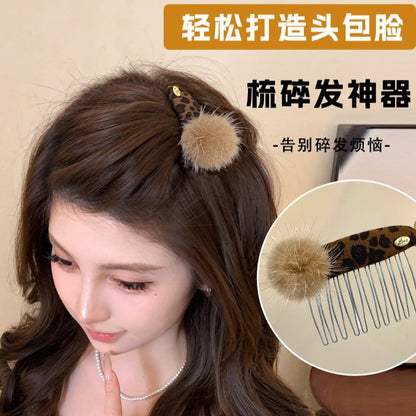 C廠【Y1046】豹紋毛球齒梳髮夾女倒插梳2025年新款側邊碎髮瀏海髮卡高顱頂頭飾
 26.01-1「C廠-單筆結帳需滿，NT$500出貨(不含運費)」
