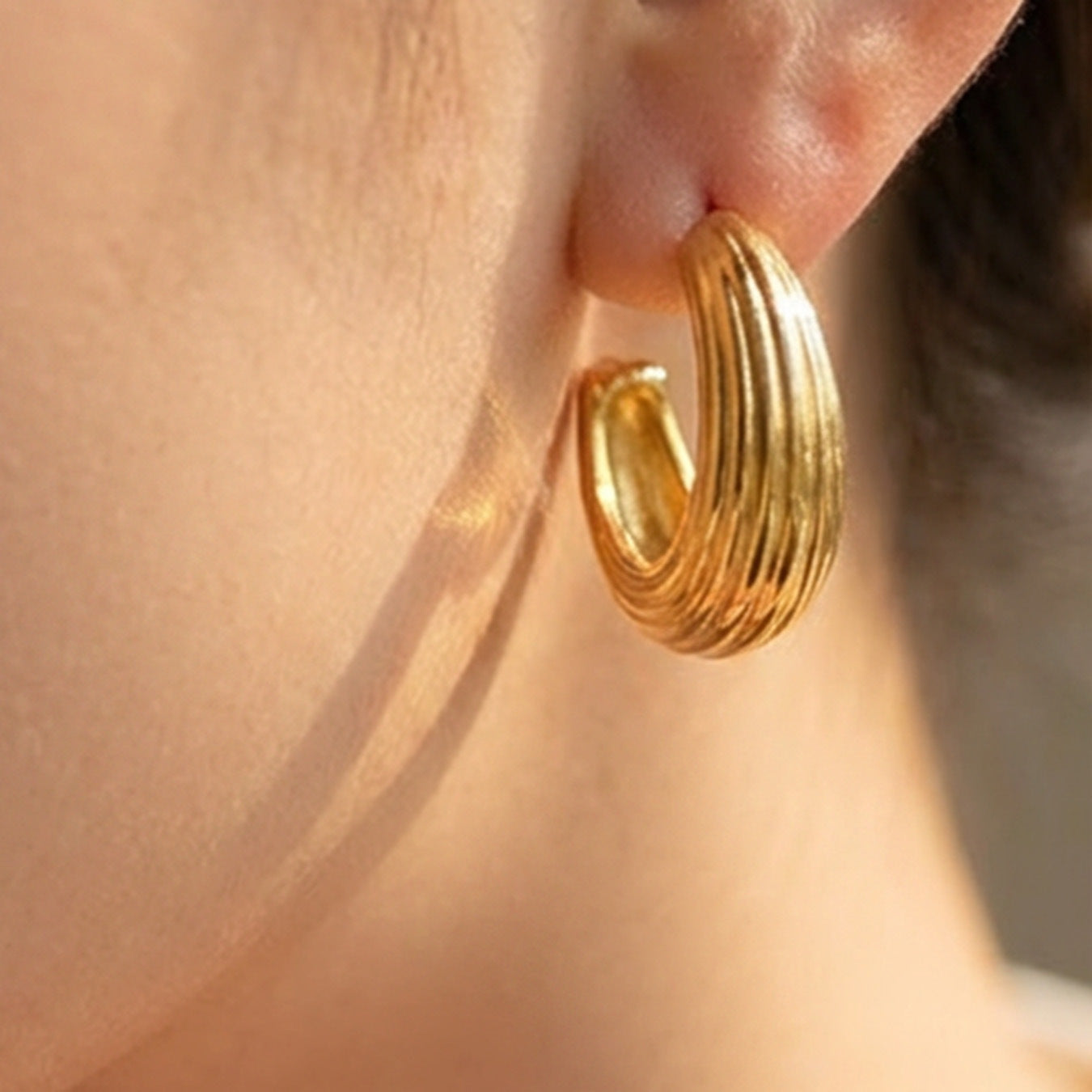 B廠【F029】歐美小眾設計感條紋C型耳環不鏽鋼鍍金小耳圈個性時尚百搭耳飾女
 26.02-1