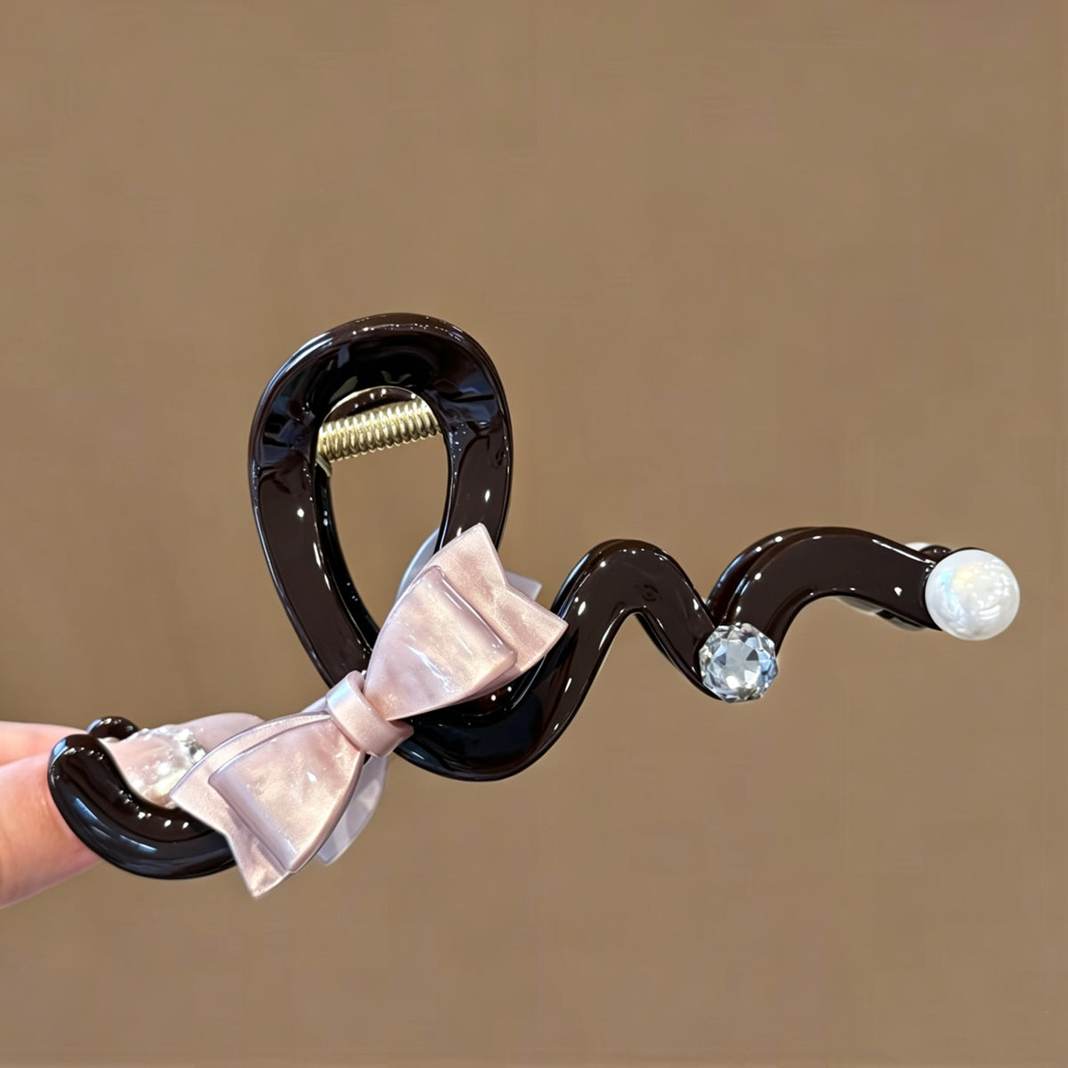 C廠【X885】韓系粉紅蝴蝶結珍珠抓夾女2026新款後腦勺髮量多大號鯊魚夾子髮飾
 26.09-3