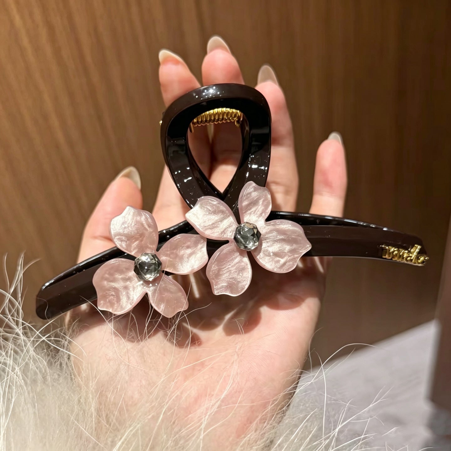 C廠【X746】氣質粉紅色花朵頭髮抓夾女高級感大號鯊魚夾2026新款髮夾髮量大髮飾
 26.08-4「C廠-單筆結帳需滿，NT$500出貨(不含運費)」