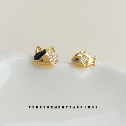 C廠【6931】原創設計不對稱微鑲鋯石925銀針鍍14K小魚與貓咪耳環可愛清新耳飾
 25.10-3