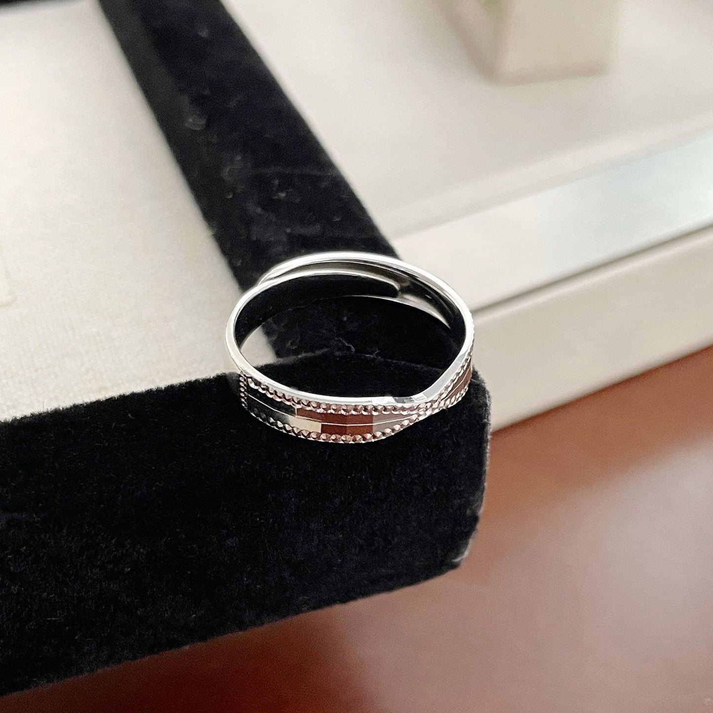 F廠【DQ8168R】ins設計感幾何方形亮片扭結戒指女S925純銀韓版氣質開口指環 25.07-1