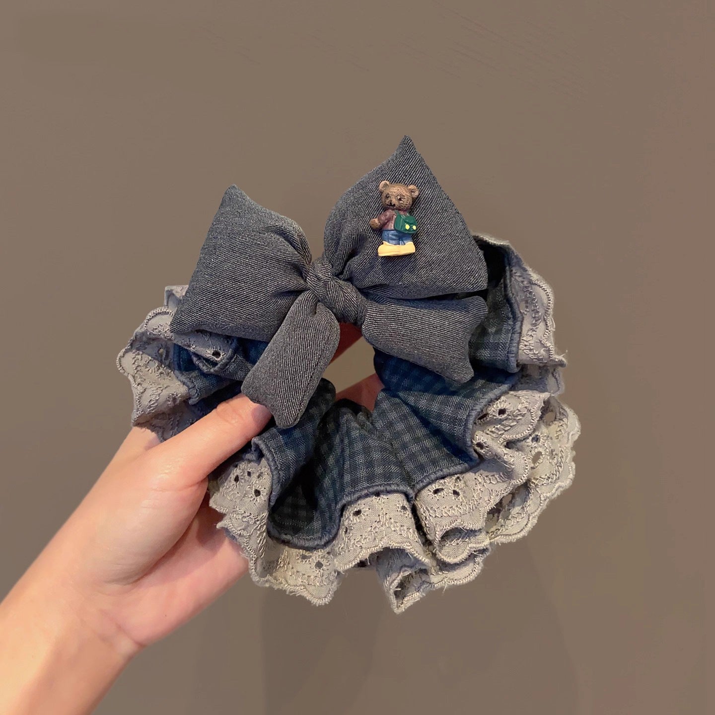 C廠【i21】韓國復古灰色格子蝴蝶結蕾絲大腸髮圈女超大丸子頭低馬尾頭繩頭飾
 25.12-4「C廠-單筆結帳需滿，NT$500出貨(不含運費)」