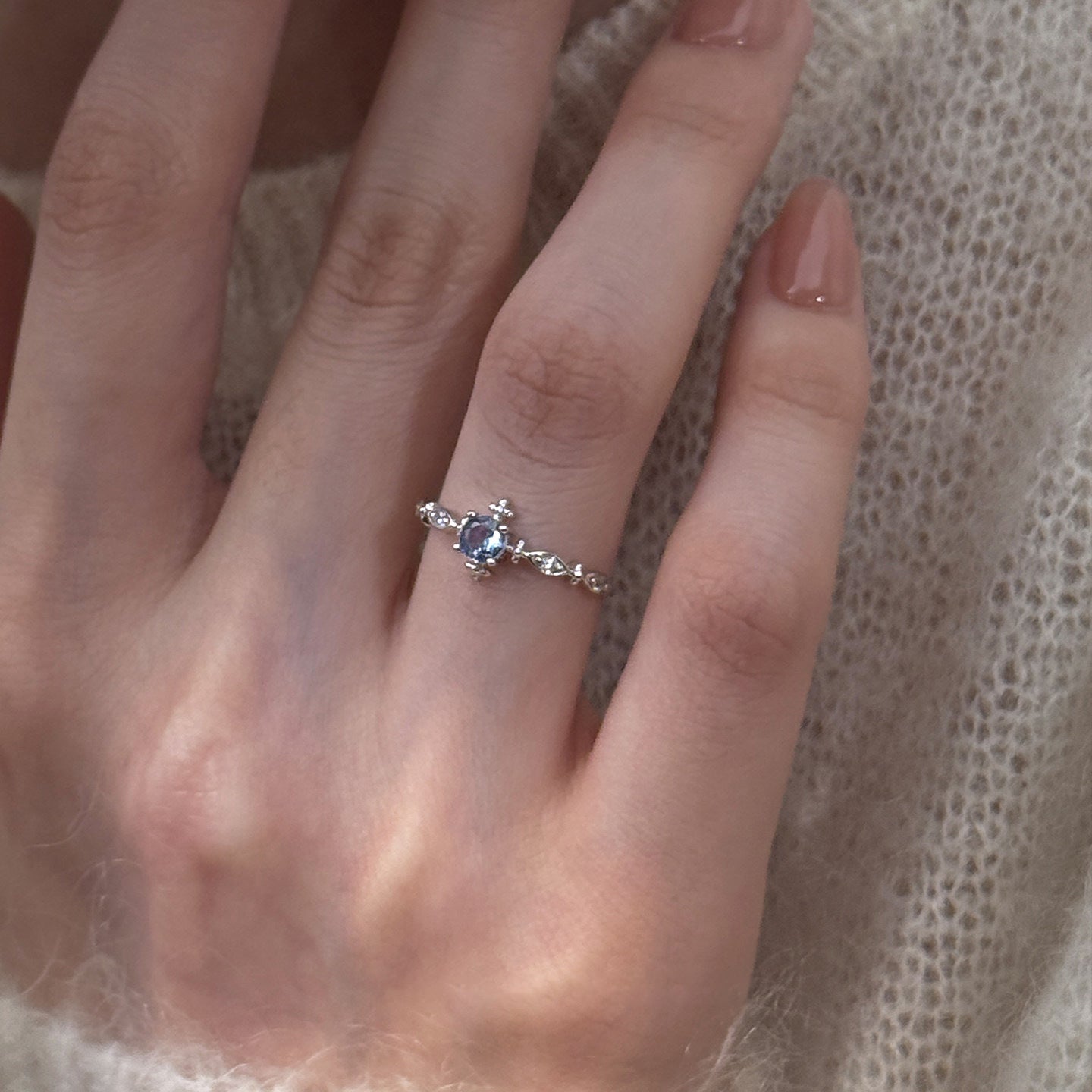 E廠【XDQ8332R】S925純銀輕奢精緻爆閃海藍鋯石戒指女小眾設計百搭開口指環
 26.03-3