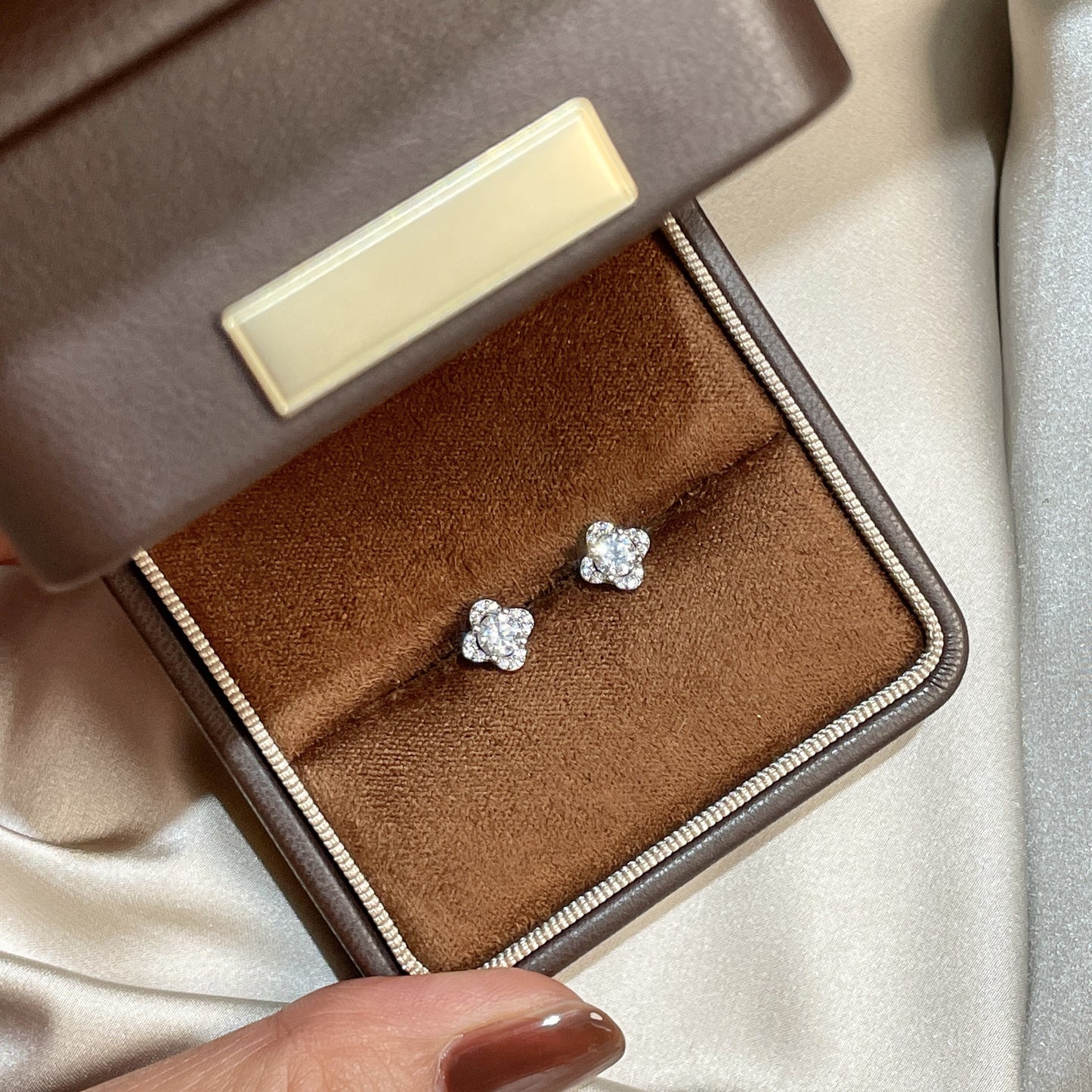 E廠【XDQ10197E】S925純銀簡約氣質四葉草耳環女復古高級感紫色花朵小眾耳飾品
 25.11-4