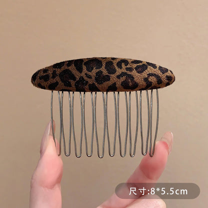 C廠【Y986】復古洋氣絲絨豹紋無痕插梳高級感碎髮整理神器側邊瀏海髮梳盤髮卡
 25.12-4「C廠-單筆結帳需滿，NT$500出貨(不含運費)」