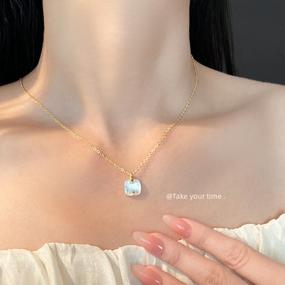 A廠【6634】厚鍍18K真金貝母方形幾何時尚高級感通勤項鍊新款輕奢風鎖 骨鍊女
 25.09-1