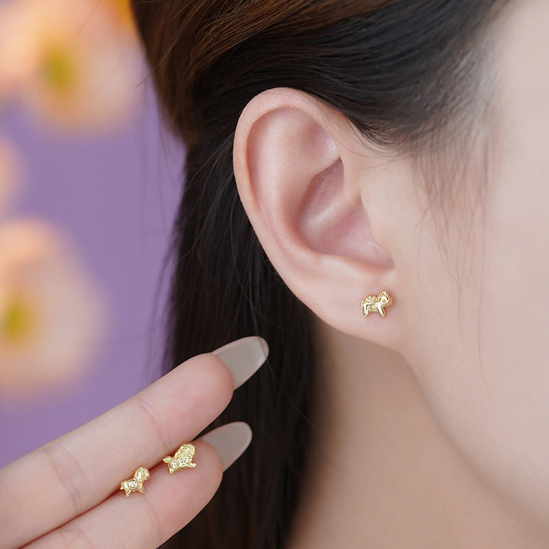 E廠【YC5194E】原創S999足銀萌馬納吉本命年生蕭馬錢幣耳環福氣中式耳飾
 25.10-3