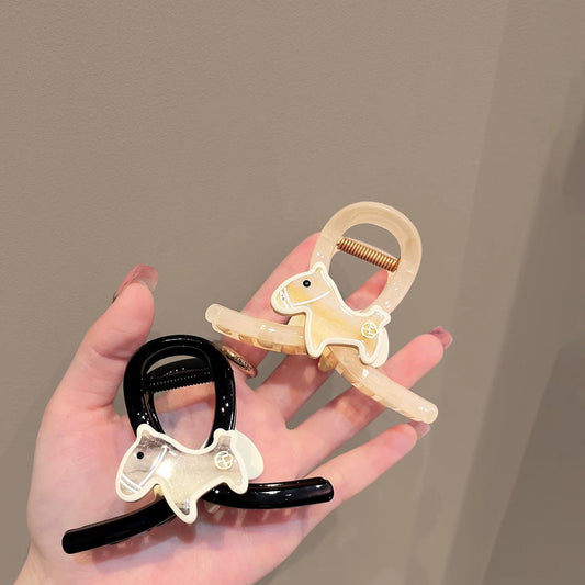 C廠【X347】韓版卡通小馬抓夾女高級感髮夾中號半扎後腦勺鯊魚夾盤髮飾髮量少
 26.06-1「C廠-單筆結帳需滿，NT$500出貨(不含運費)」