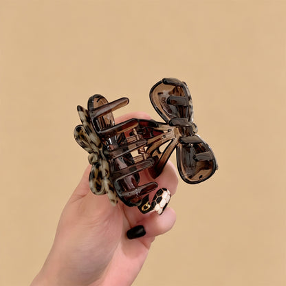C廠【X683】復古豹紋醋酸兔耳朵中型抓夾女獨特漂亮後腦勺半紮髮鯊魚夾子髮夾
 26.08-2「C廠-單筆結帳需滿，NT$500出貨(不含運費)」