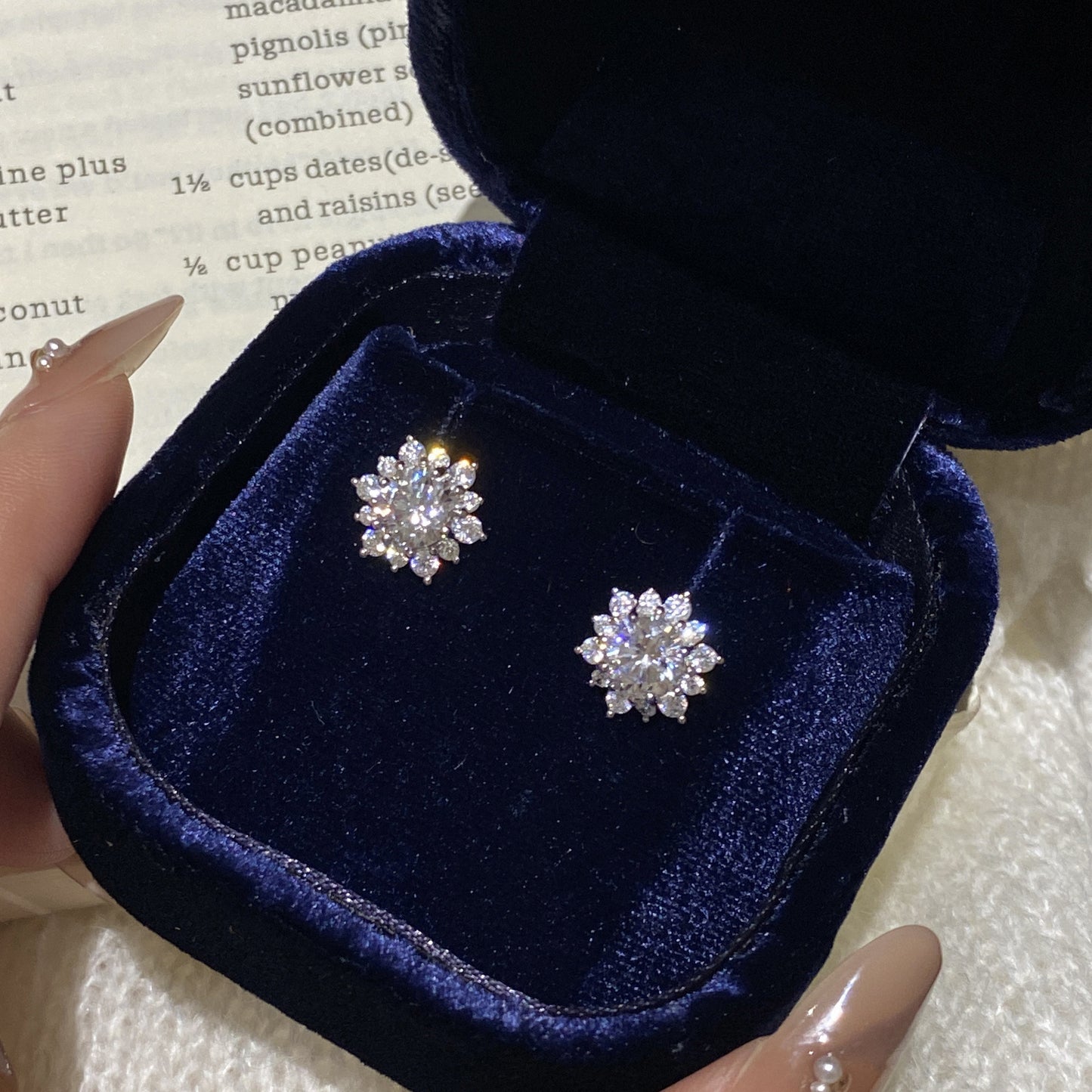 F廠【XDQ10410E】小眾設計S925純銀超閃雪花耳環女ins風太陽花秋冬高級感耳飾
 25.11-1