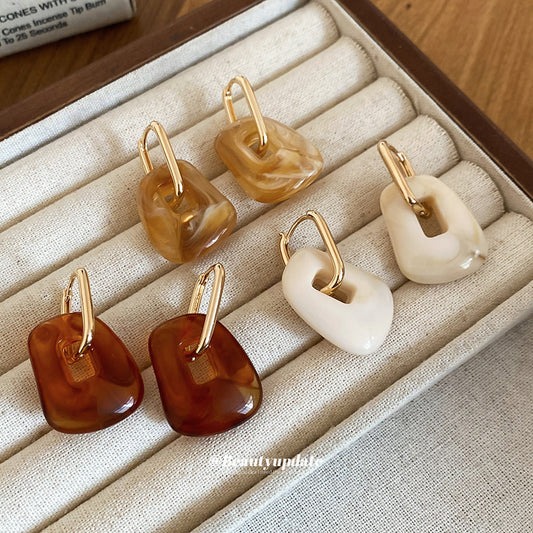 A廠【HE29278】壓克力方形吊墜耳環復古休閒時尚日常通勤耳環輕奢高級感小眾耳飾
 25.11-2