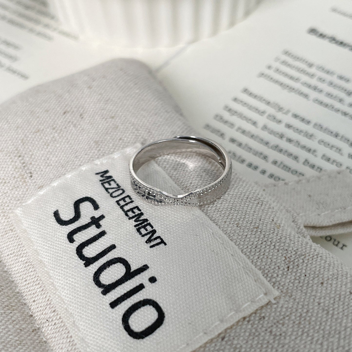 F廠【DQ8168R】ins設計感幾何方形亮片扭結戒指女S925純銀韓版氣質開口指環 25.07-1