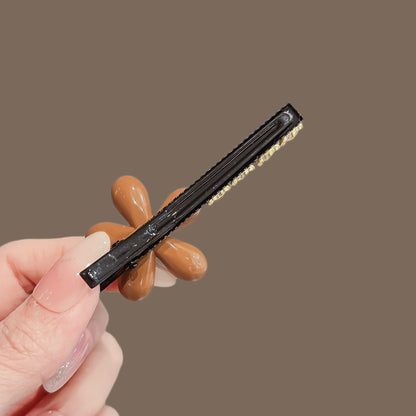 C廠【X677】復古咖色花朵水鑽髮夾女高級感新款側邊瀏海夾韓版百搭碎髮鴨嘴夾
 26.08-2「C廠-單筆結帳需滿，NT$500出貨(不含運費)」