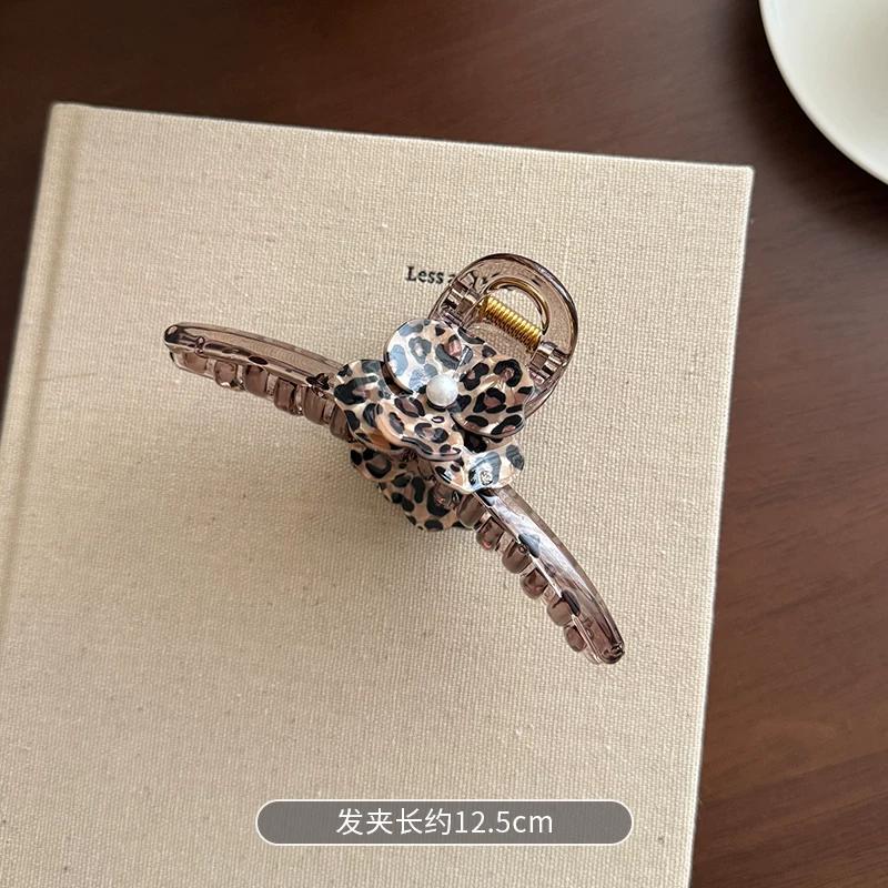 C廠【X706】豹紋珍珠花朵抓夾女高級感後腦勺盤髮夾2026新款鯊魚夾子頭髮髮飾
 26.08-2「C廠-單筆結帳需滿，NT$500出貨(不含運費)」
