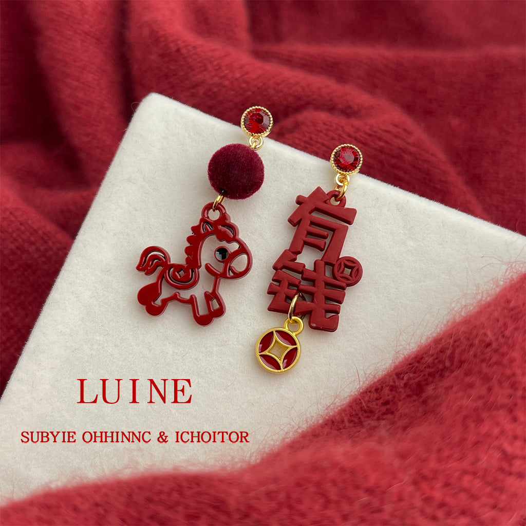 A廠【7375】馬上有錢國潮剪紙馬烤漆質感新年紅個性小眾民族風耳飾耳環女
 26.01-4