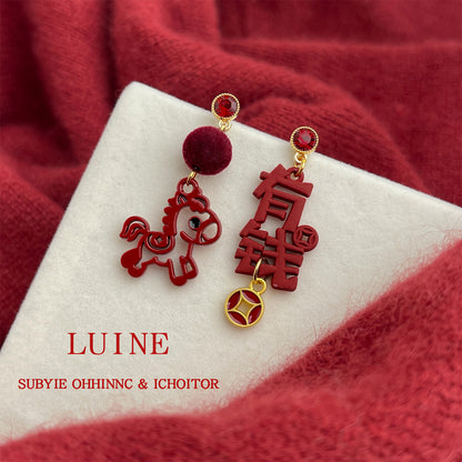 A廠【7375】馬上有錢國潮剪紙馬烤漆質感新年紅個性小眾民族風耳飾耳環女
 26.01-4