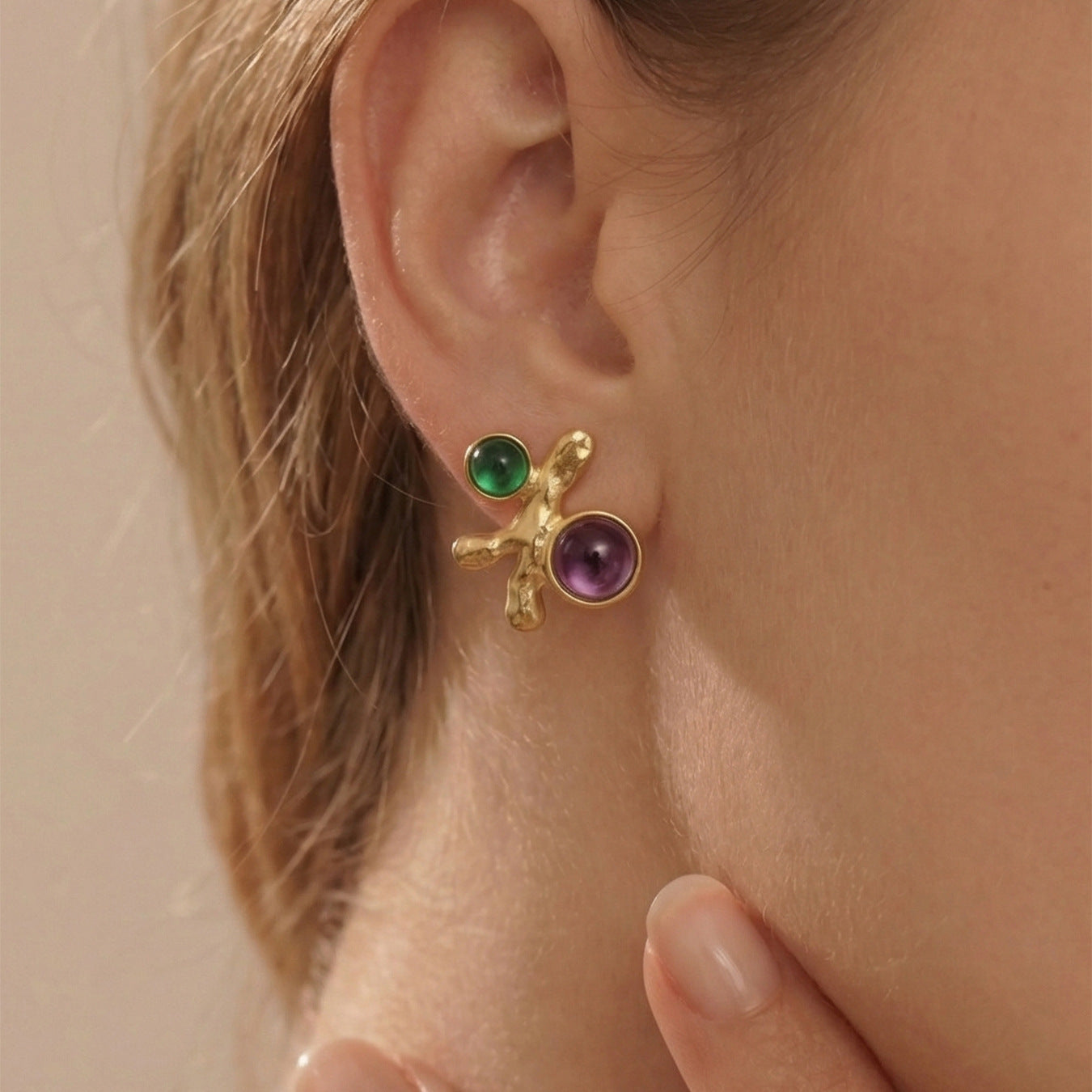 B廠【F058】ins小眾輕奢設計感紅綠寶石幾何耳環歐美跨國時尚耳環不鏽鋼鍍金
 26.02-1