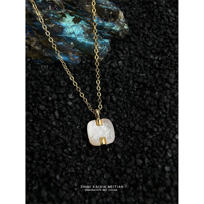 A廠【6634】厚鍍18K真金貝母方形幾何時尚高級感通勤項鍊新款輕奢風鎖 骨鍊女
 25.09-1