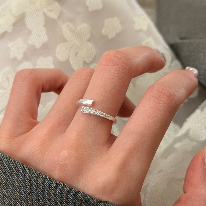 E廠【XDQ8634R】S925純銀韓版幾何交錯戒指女小眾ins拉絲鋯石氣質食指戒指環
 25.11-4