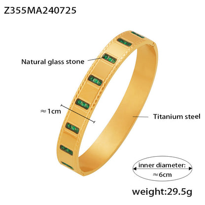 B廠【Z355】歐美INS風鑲嵌天然綠玻璃石手環鈦鋼鍍18K金復古輕盈跨國飾品女 24.07-5