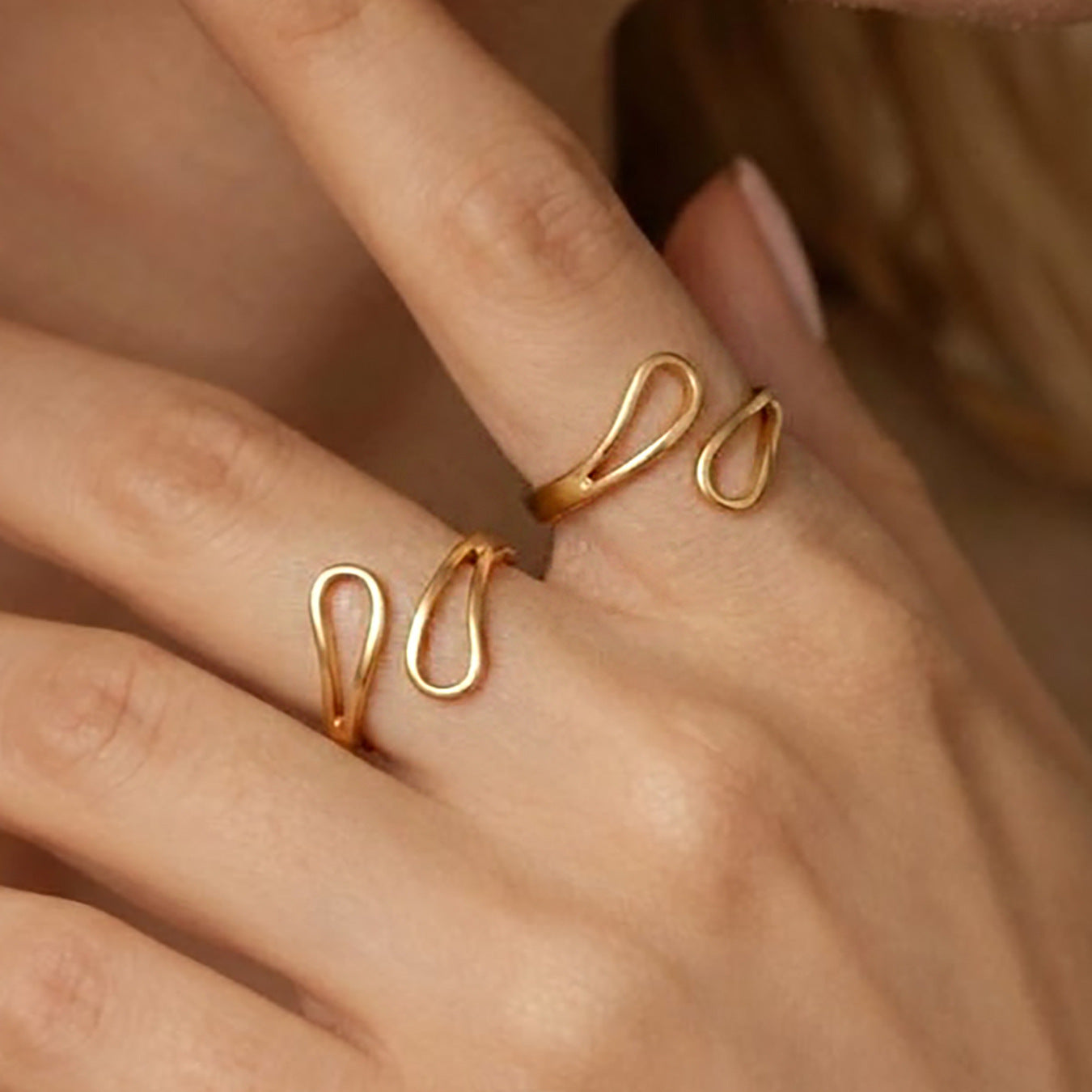 B廠【Y135】不鏽鋼鏤空交叉水滴幾何戒指 ins鍍18k金歐美百搭個性氣質食指戒
 26.01-1