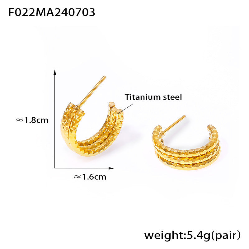 B廠【F022】跨國新款歐美風小眾設計感三層C形紋理鈦鋼鍍金耳環簡約氣質飾品 24.07-2